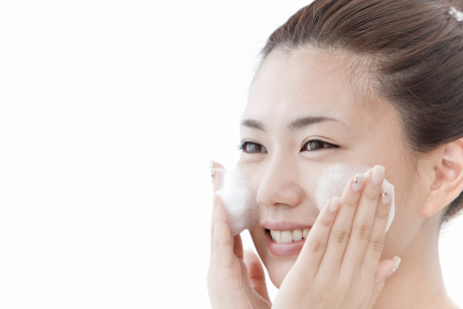 cara memilih sabun wajah dan cara tepat membersihkan wajah